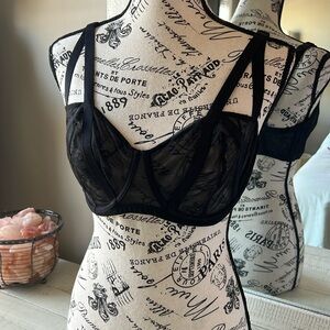 VS black lace bra